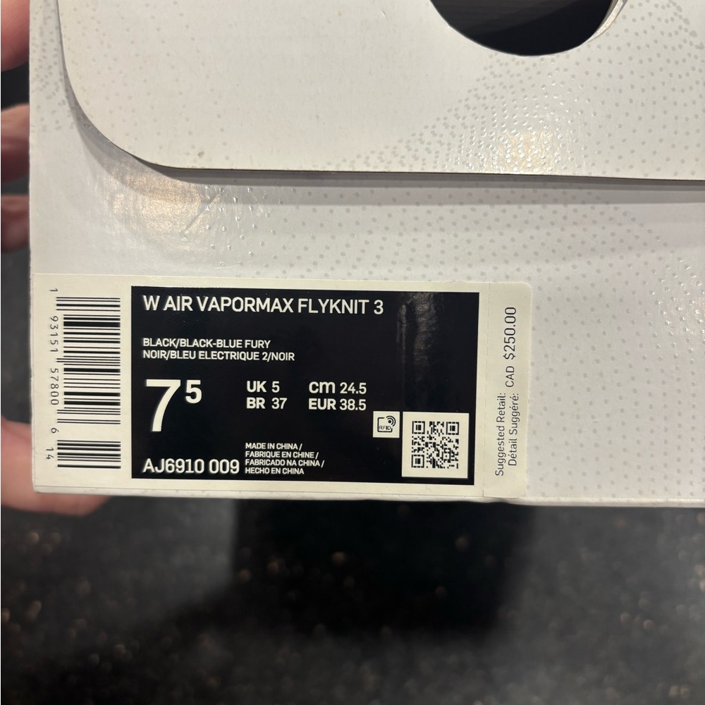 Nike Air VaporMax Flyknit 3 Black and Blue Fury - Picture 3 of 3